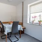 Apartma Anica * Zirovnica