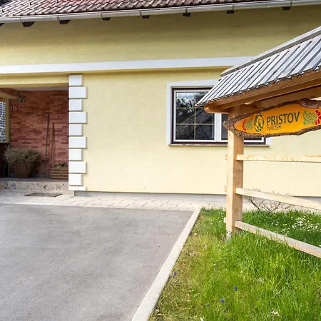Apartma Anica *
